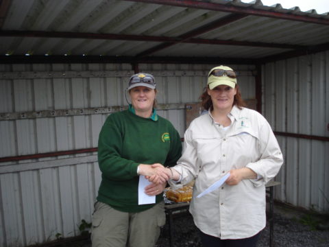 Julie Gerry presenting Dorrie Gibbons Cong, winner of O'Flynn Trial