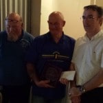 Match Organiser Paul Lee & Francis of Seven Horseshoes presenting to Bas Smith