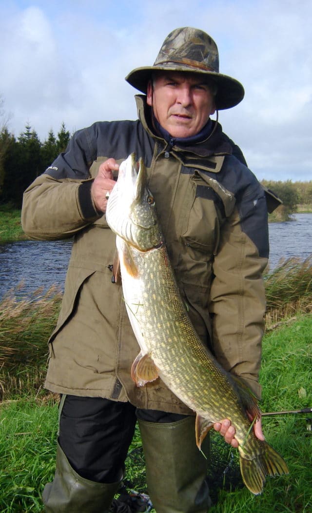 Peter Smith with winning Inny Pike.