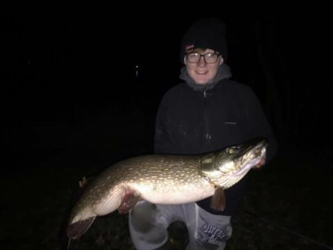 kai-ethan-with-23lb-10ozs-pike-from-the-oaks-fishery