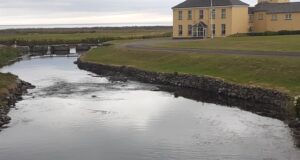 Quiet at Currane, low water and thundery conditions Low water on the Butler Pool