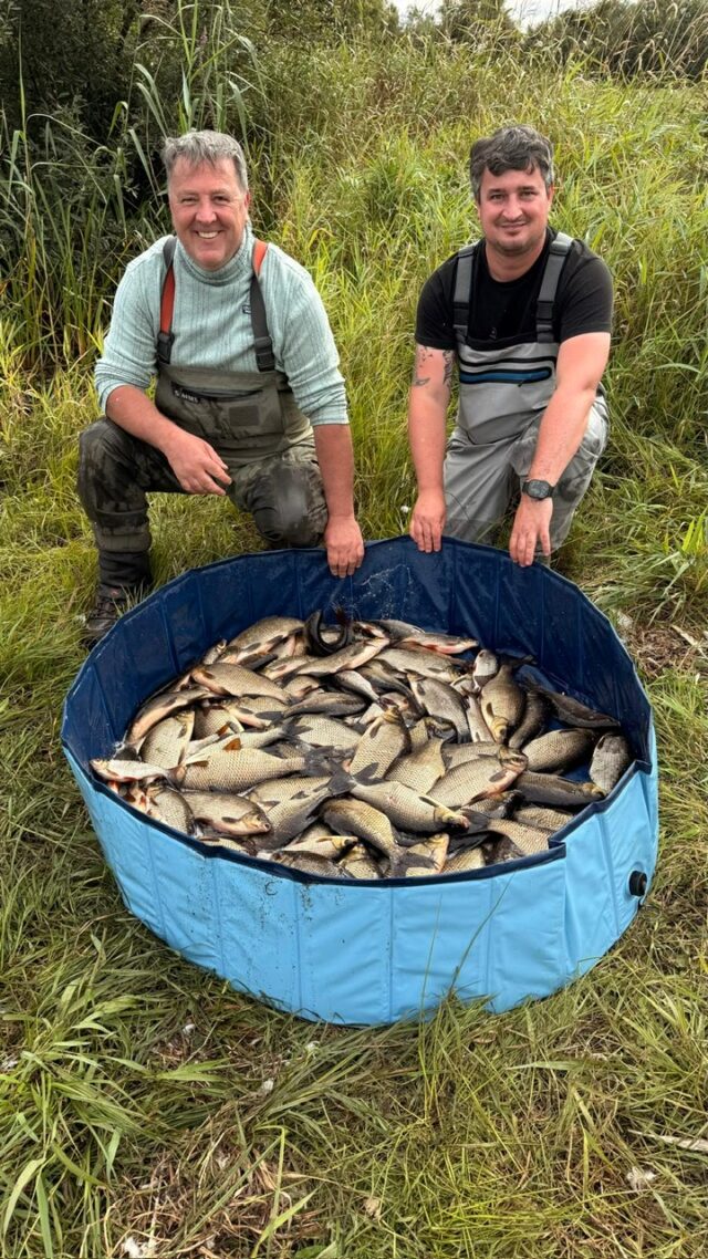 C0a – All smiles for Alain and Nick with a cracking catch of nice Hybrids and Roach.